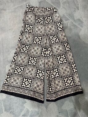 Black & White Wide-Leg Patterned Pants